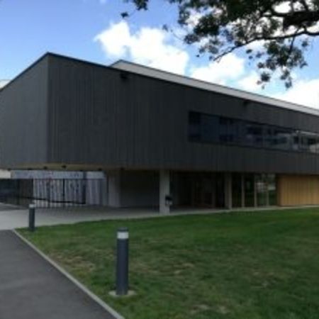Schwarzes Gebäude